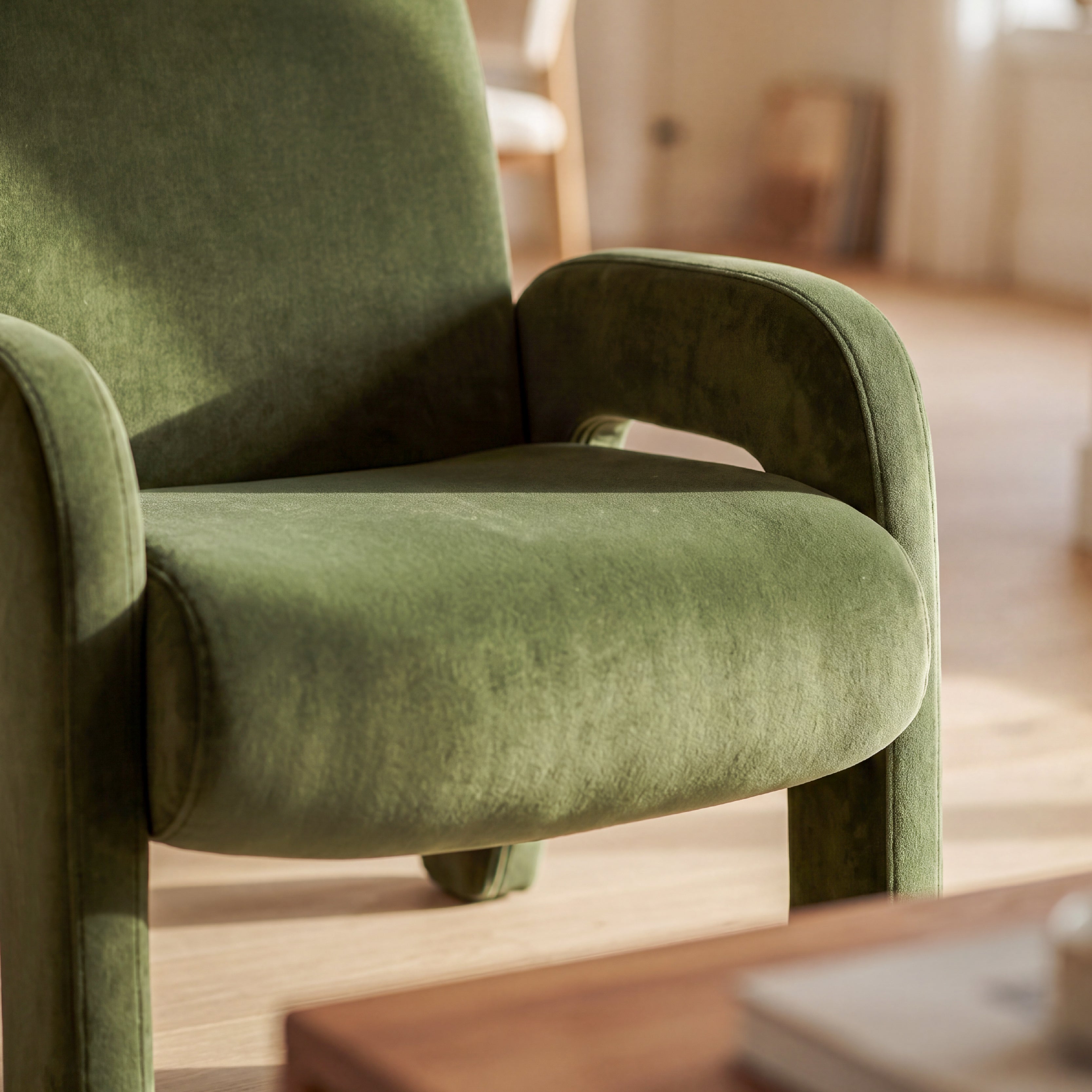 COLAMY AURA Furniture Fully Upholstered Velvet Accent Chair