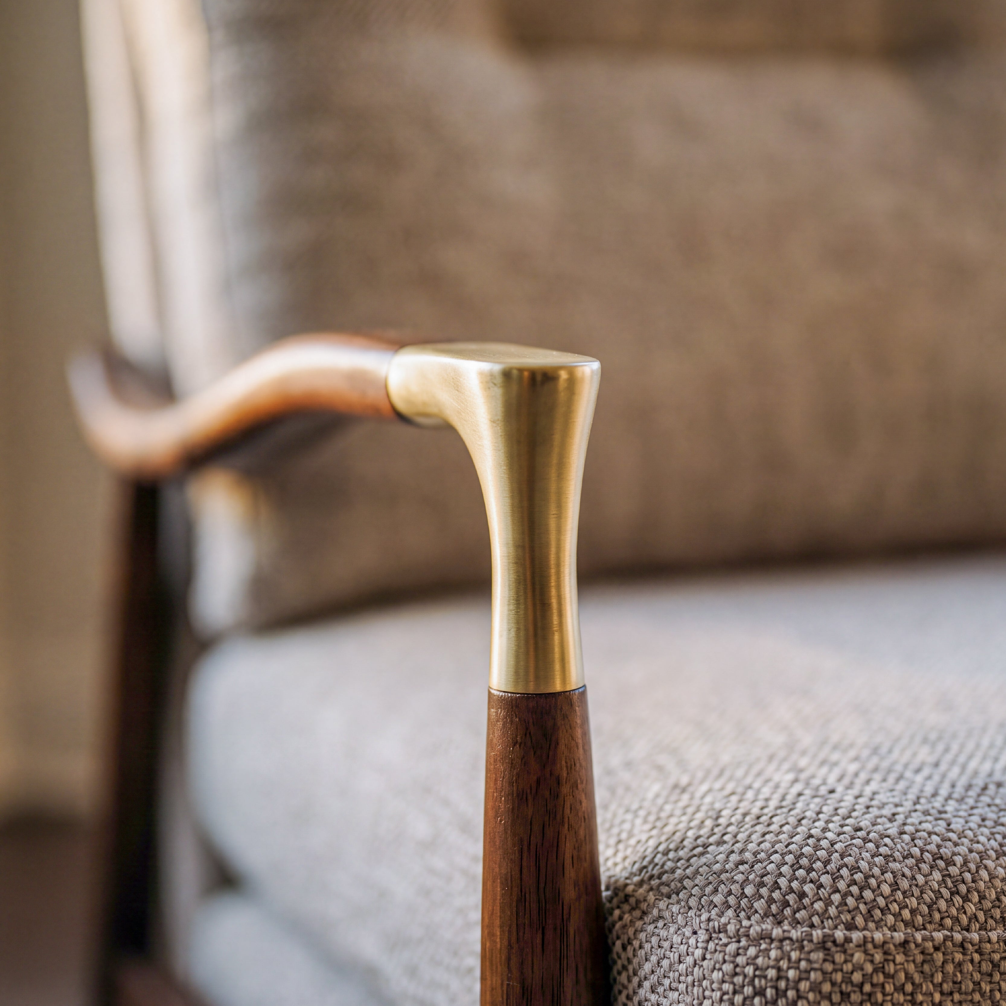 COLAMY SCULPTURA Mid-Century Upholstered Wood Frame Accent Chair