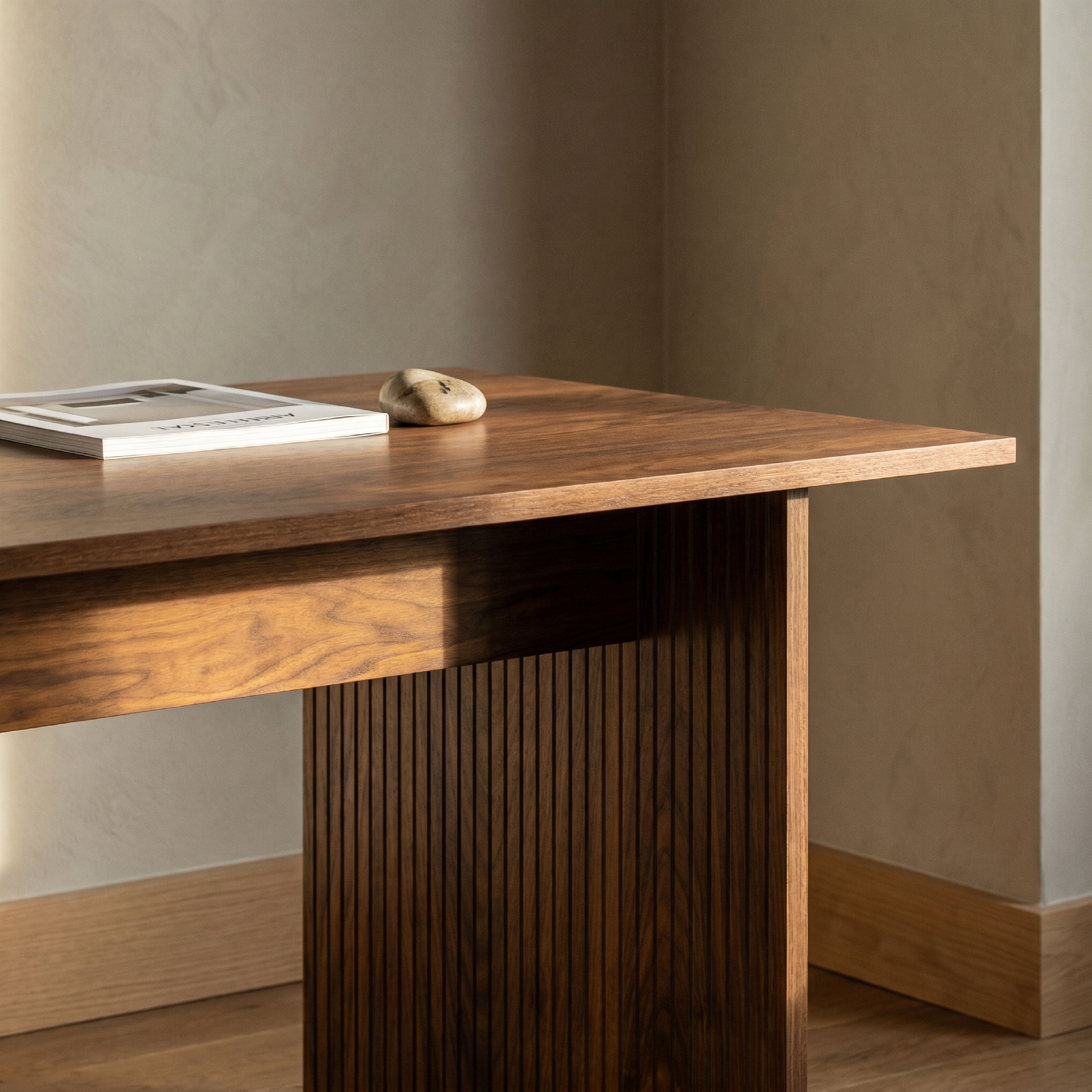 COLAMY HALO dining table woodgrain tabletop and sturdy base detail